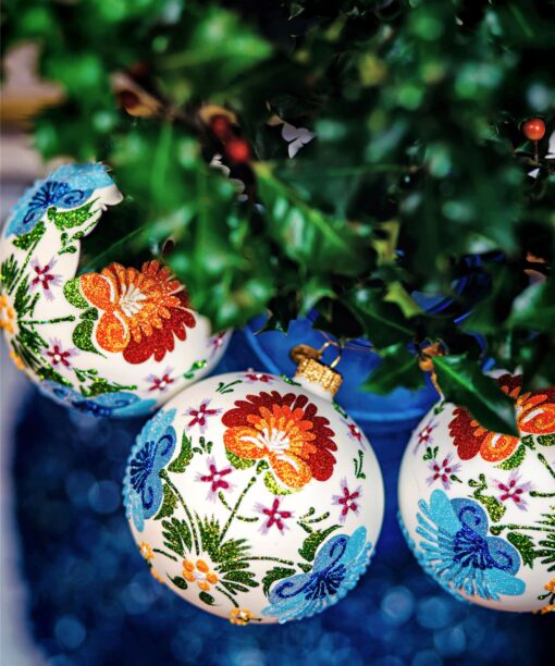 Lowicz paper-cut white  04 23