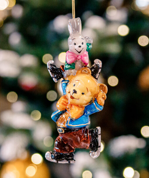 Bear with rabbit on skates 1k0a0658