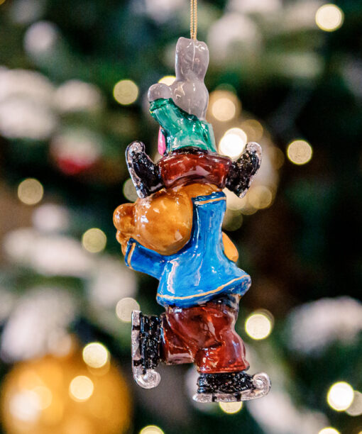 Bear with rabbit on skates 1k0a0659