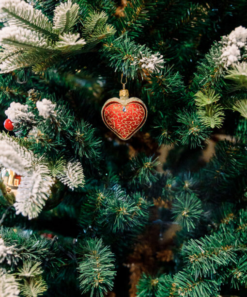 Heart - Red with a flourishes 1k0a3411