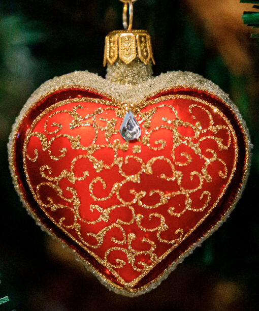 Heart - Red with a flourishes  1k0a3412