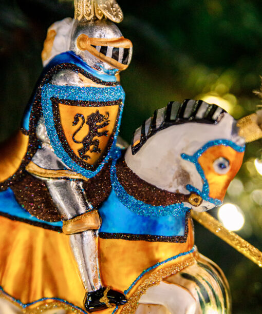 Knight on a horse - blue  1k0a3827