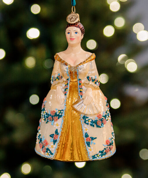 Lady in ivory 1k0a4121