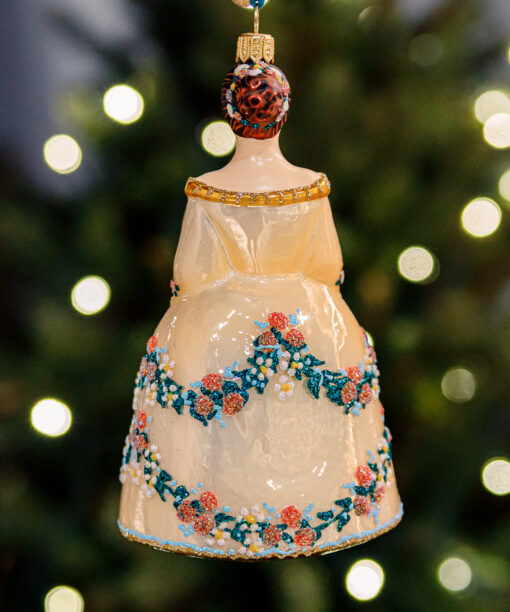 Lady in ivory 1k0a4123