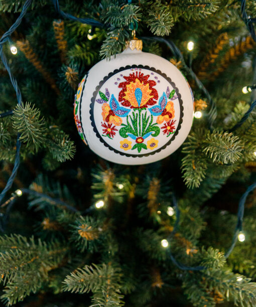 Delicate Bauble with Lowicz Paper Cutout motif  1k0a4324