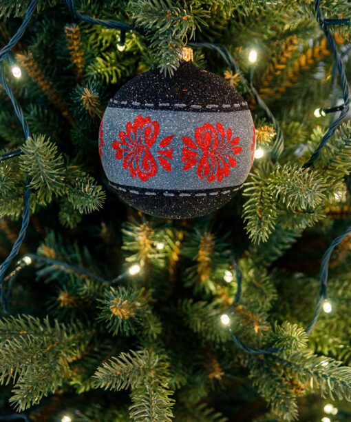 Paper-cut on Glass 1k0a4342