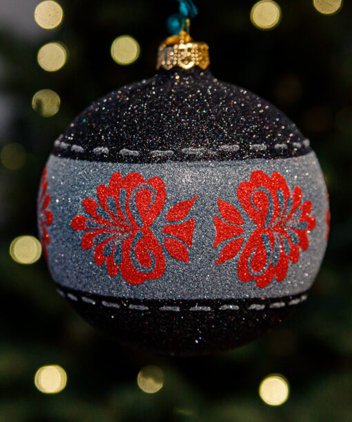 Paper-cut on Glass 1k0a4533