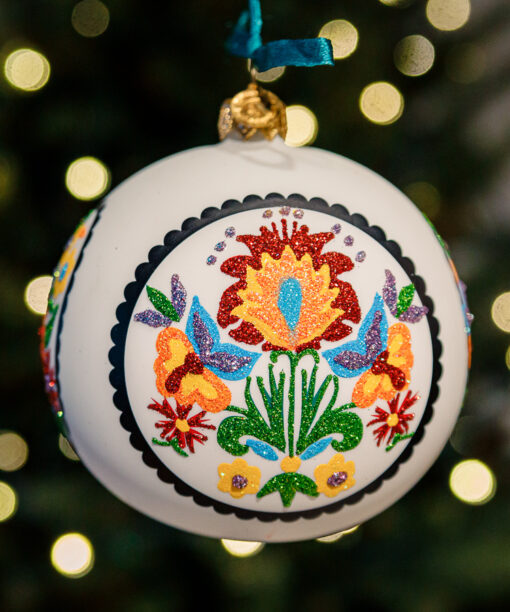 Delicate Bauble with Lowicz Paper Cutout motif 1k0a4539