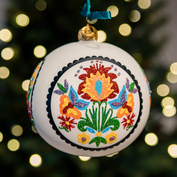 Delicate Bauble with Lowicz Paper Cutout motif 1k0a4539