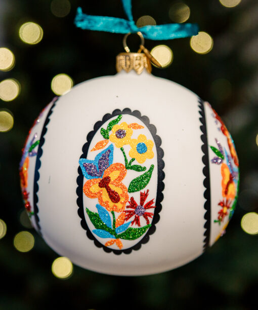 Delicate Bauble with Lowicz Paper Cutout motif 1k0a4540
