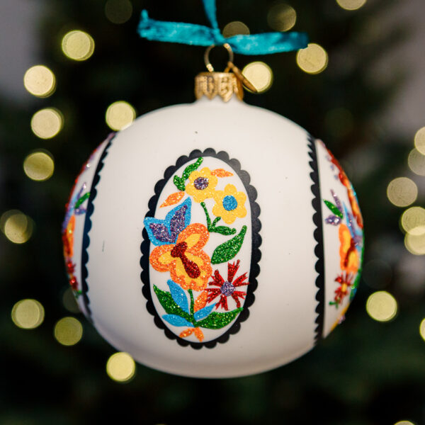 Delicate Bauble with Lowicz Paper Cutout motif 1k0a4540