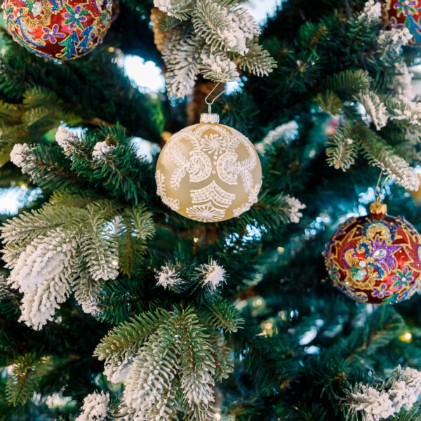 Royal Ornaments - Creamy Snowflake 1k0a6550