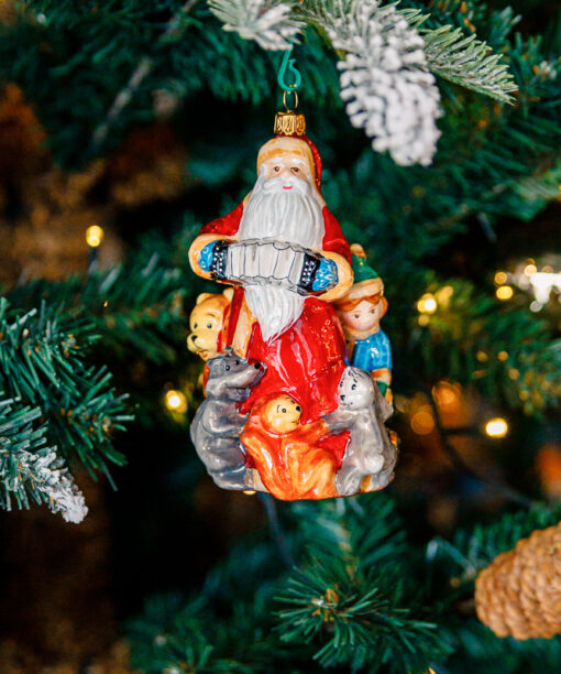 Santa Claus with forest animals  1k0a6854