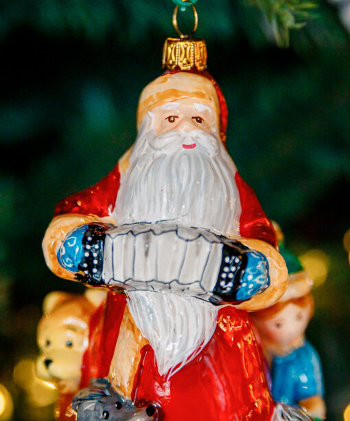 Santa Claus with forest animals  1k0a6855