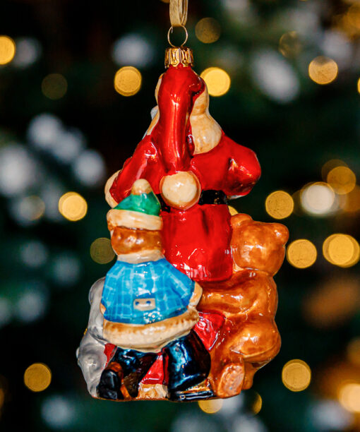 Santa Claus with forest animals  1k0a6891