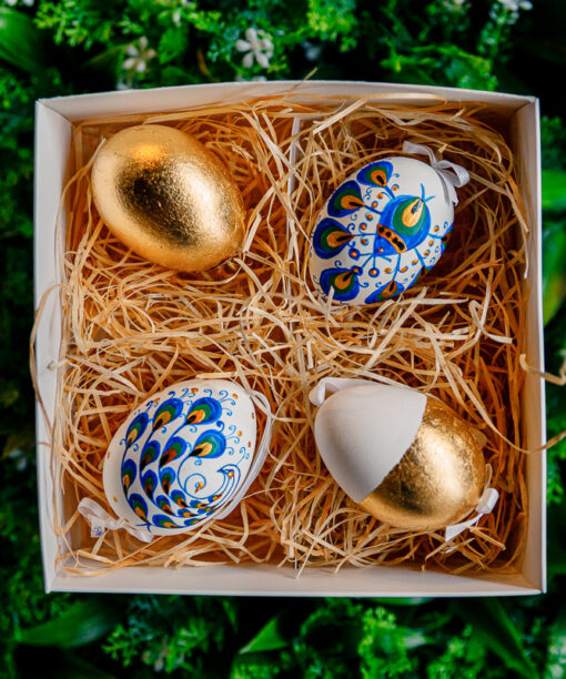 Set - Easter Eggs with peacocks futhers and gold motifs 1k0a7030