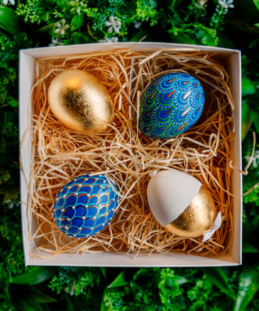 Set - Easter Eggs with peacocks futhers and gold motifs 1k0a7032