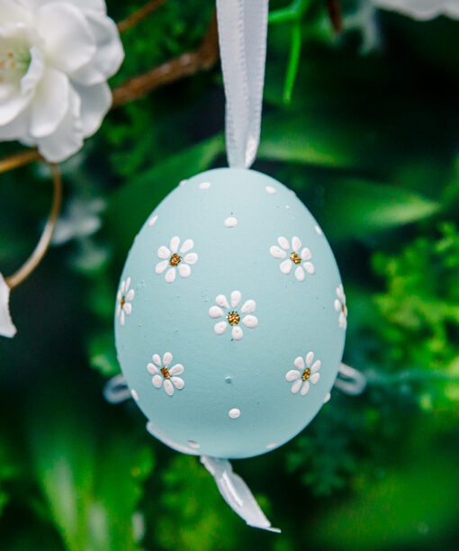 Pastel easter egg - blue with daisies  1k0a7184
