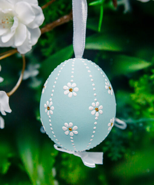 Pastel easter egg - blue with daisies & dots 1k0a7185
