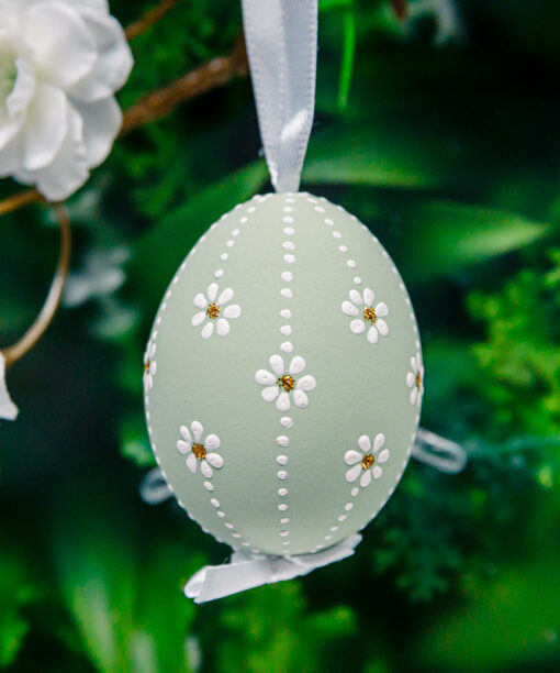 Pastel easter egg - green with daisies & dots 1k0a71871