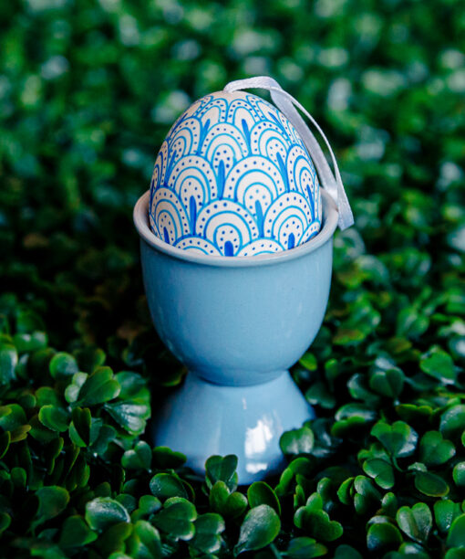 Easteregg in egg holder - Easteregg with white&blue 1k0a7500