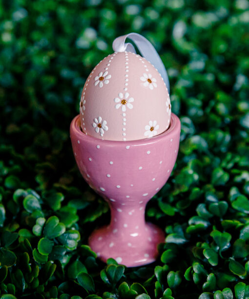 Easteregg in egg holder - Easteregg with pink daisies 1k0a7502