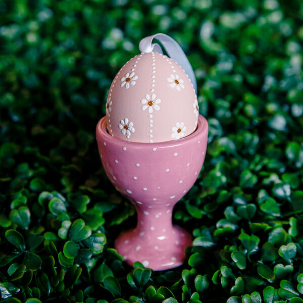 Easteregg in egg holder - Easteregg with pink daisies 1k0a7502