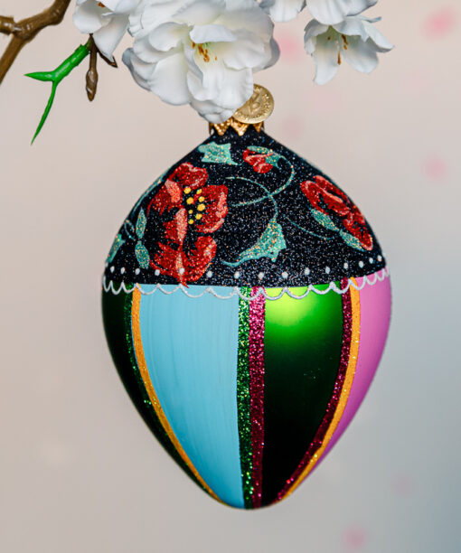 Stripes from Lowicz on egg 1k0a7538