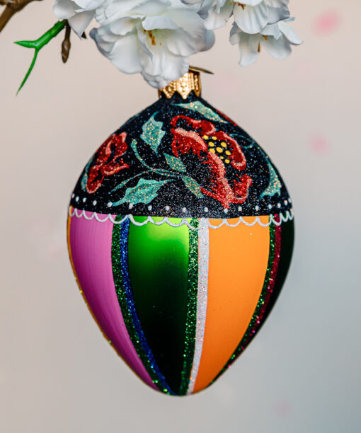 Stripes from Lowicz on egg 1k0a7539