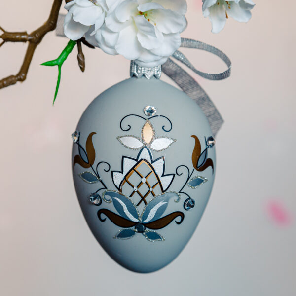 Kashubian Egg - Grey & Crystals 1k0a7546