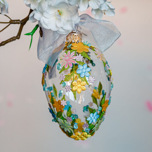 Glass Easter egg - baby blue floral garlands 1k0a7556
