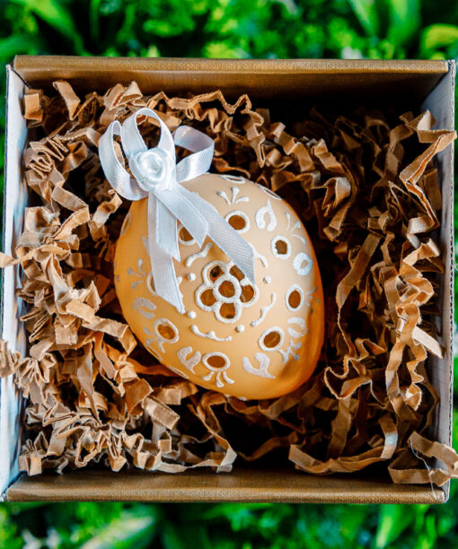 Lace egg in a box - yellow  1k0a7599