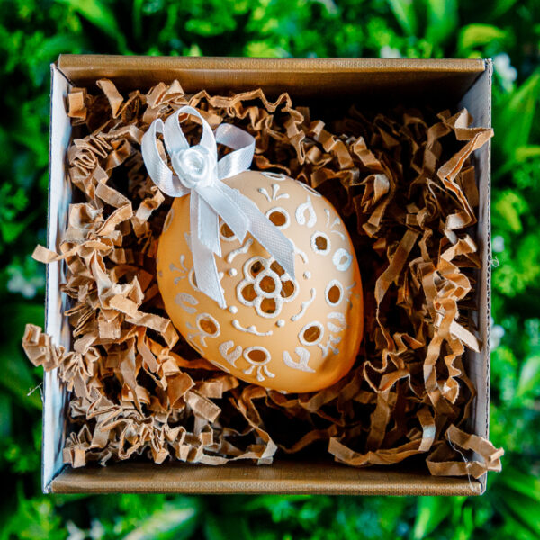 Lace egg in a box - yellow 1k0a7599