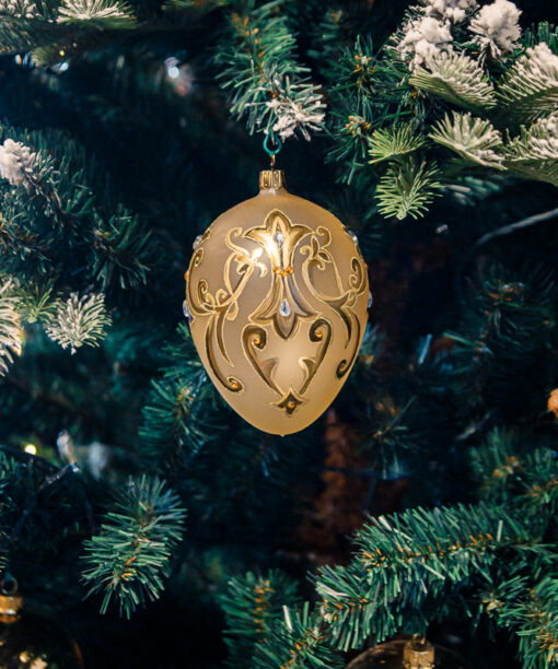 Golden bauble with sea-lilies ornaments  1k0a8563