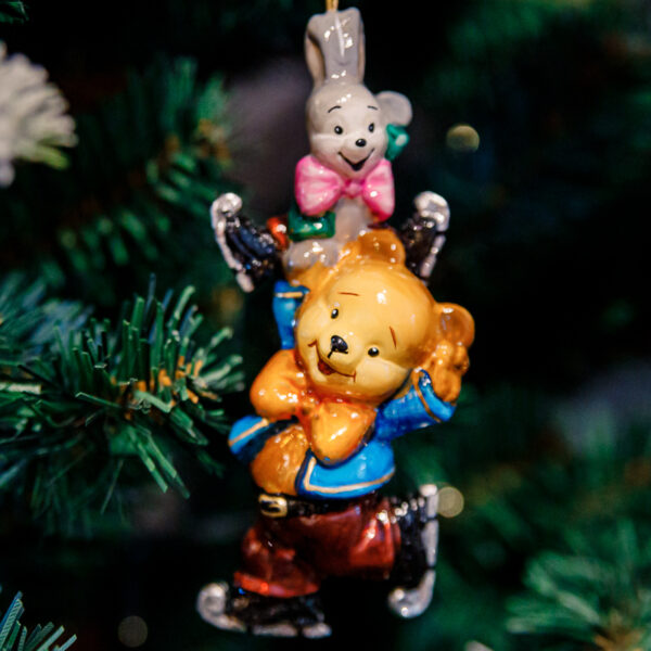 Bear with rabbit on skates 1k0a9750