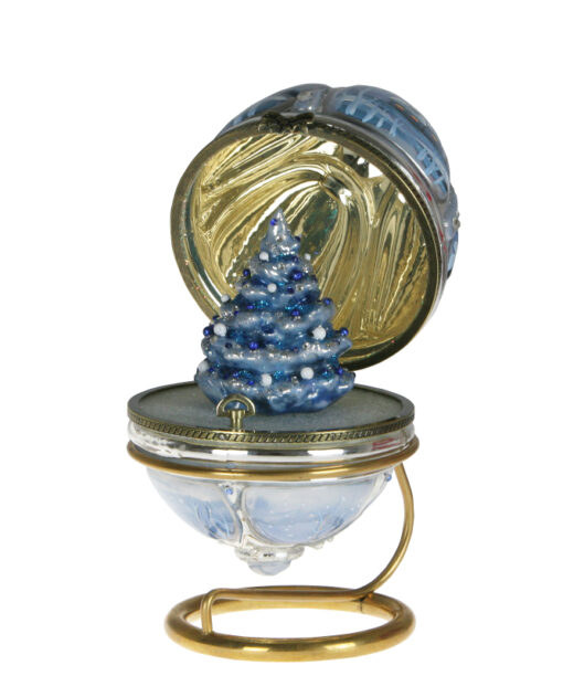 Winter wonderland with music box  4549km0 hr 1