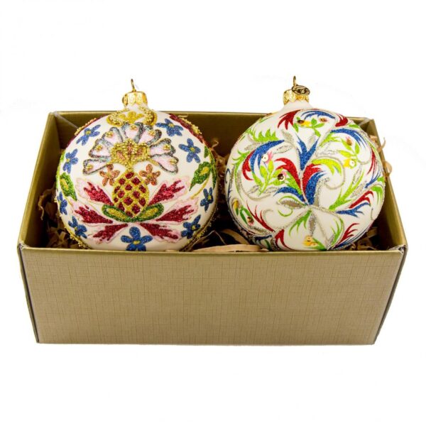 Set - Royal embroideries in a gold box Img 2496