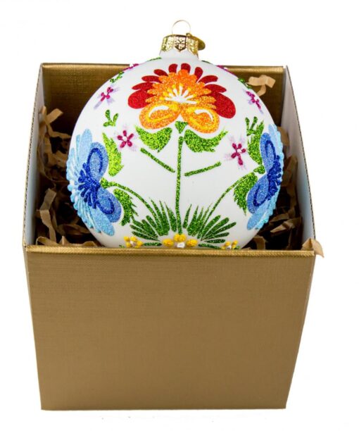 Lowicz paper cutout white packed in gold box  Img 2509