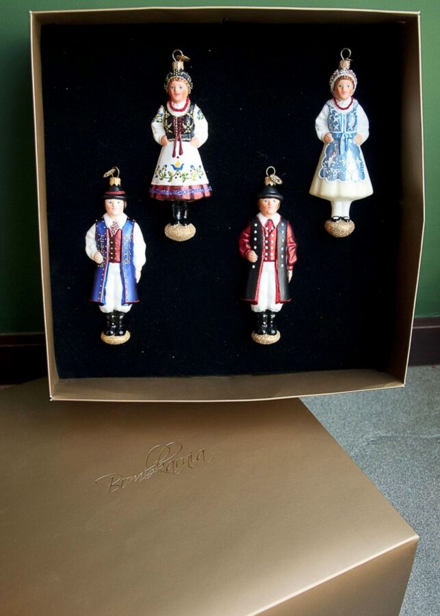 Zestaw - Stroje Regionalne - Krakowiacy zachodni i bombka  Zestaw kaszubi i szamotulanie 330 zl 2