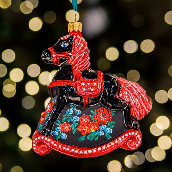 Black rocking horse 1k0a3658
