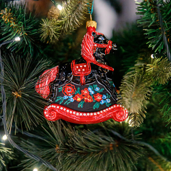 Black rocking horse 1k0a3778