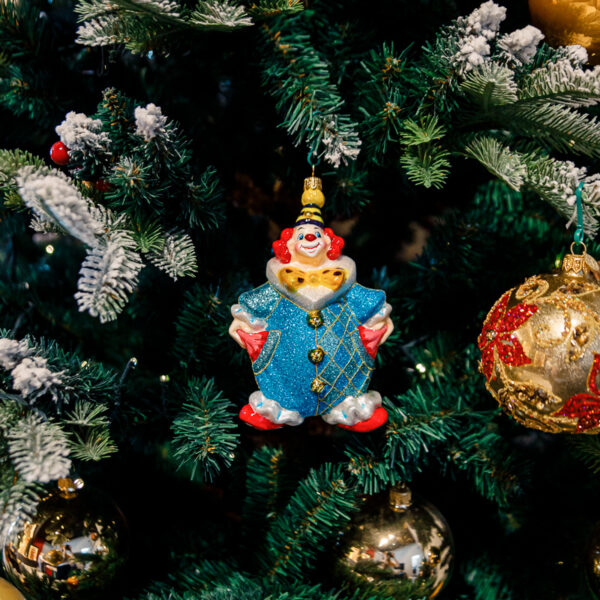 Clown with a bow 1k0a9795