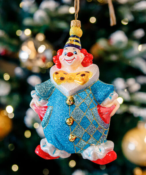 Clown with a bow 1k0a9847