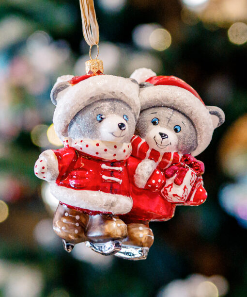 Red ice skating twins 1k0a8517