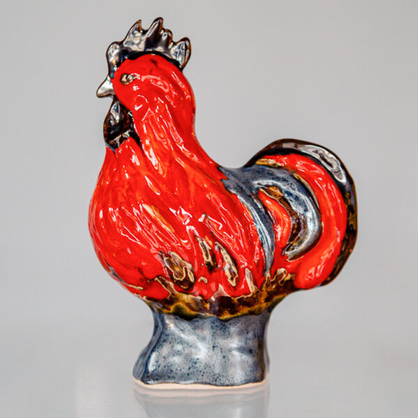 Ceramiczny, czerwony kogut stojący 1k0a6667