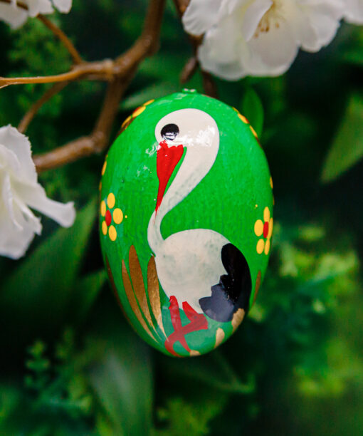 Pisanka drewniana - Bocian na zieleni  1k0a7878