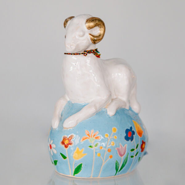 Ryszard Krawczyk - Ceramic ram on a colorfull egg 1k0a8065