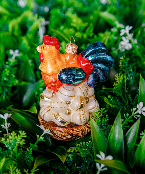 Glass Easter hen 1k0a8131