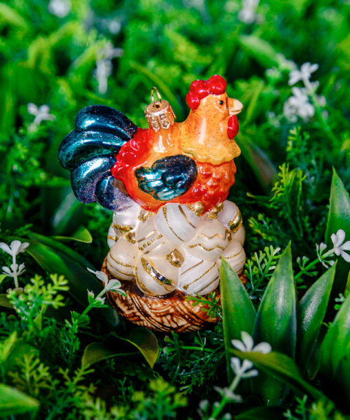 Glass Easter hen 1k0a8133