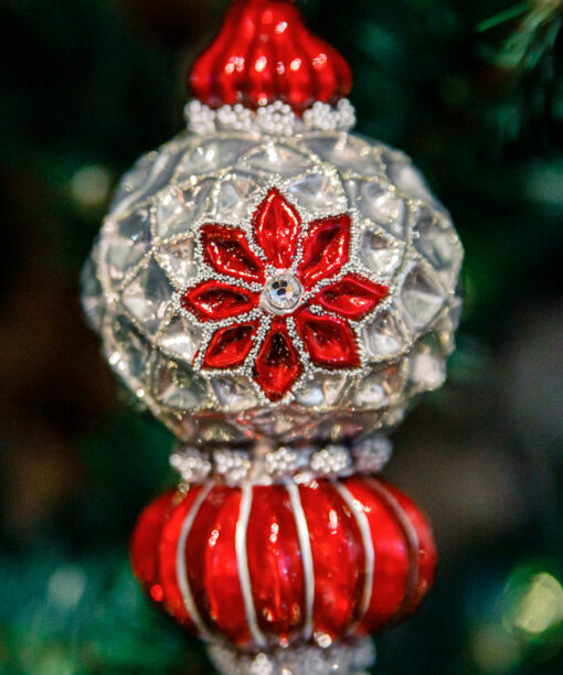 A silver-red icicle 1k0a7847
